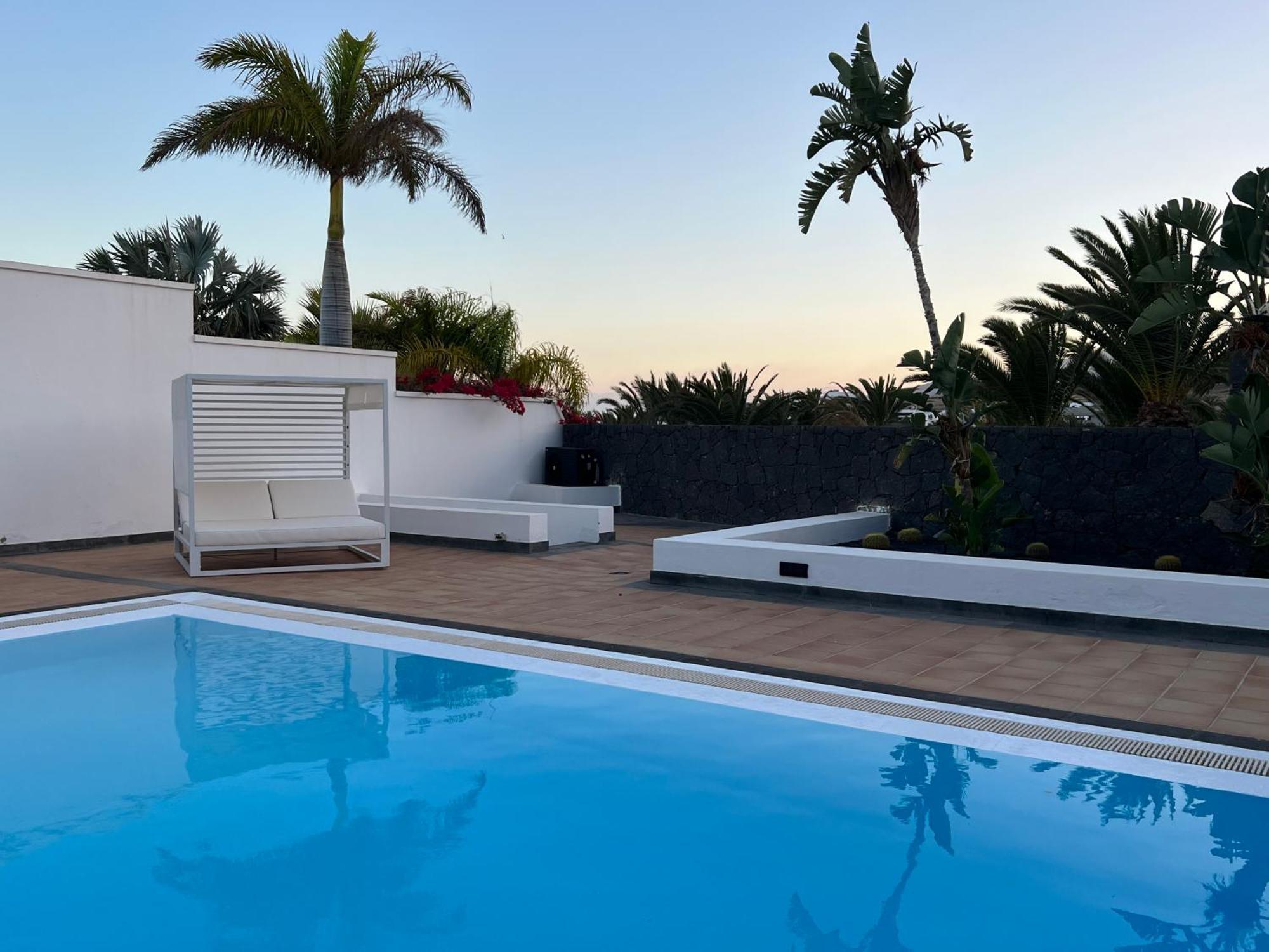 Villa Dedalos - A Luxury Large Villa With A Heated Pool In Puerto Calero Zewnętrze zdjęcie