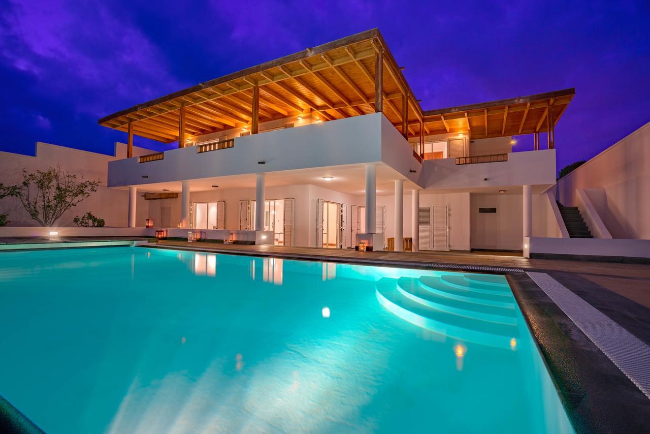 Villa Dedalos - A Luxury Large Villa With A Heated Pool In Puerto Calero Zewnętrze zdjęcie