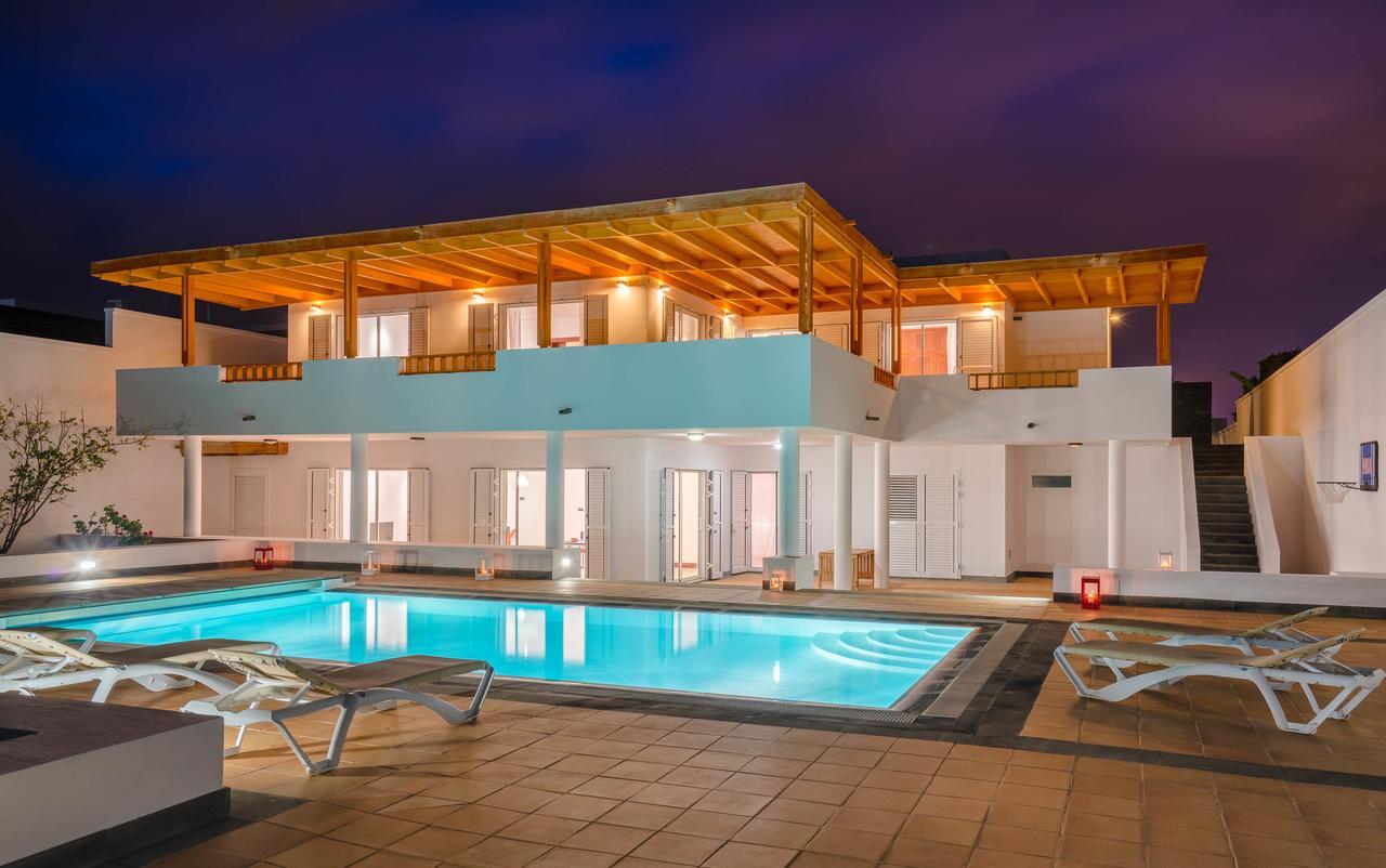 Villa Dedalos - A Luxury Large Villa With A Heated Pool In Puerto Calero Zewnętrze zdjęcie