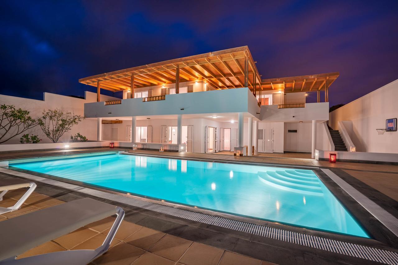Villa Dedalos - A Luxury Large Villa With A Heated Pool In Puerto Calero Zewnętrze zdjęcie